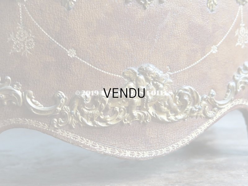 画像18: アンティーク 本革製 大きなジュエリーケース 天使と花のガーランド & ロカイユ装飾のオルモル