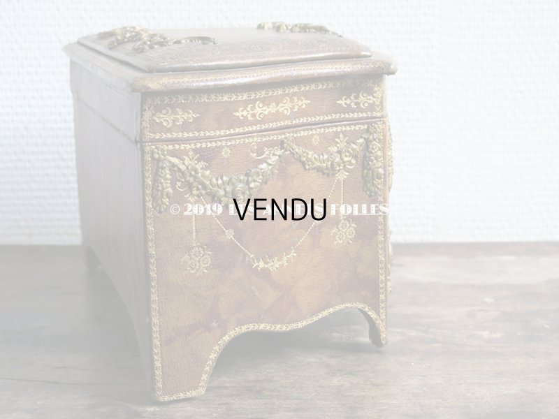 画像15: アンティーク 本革製 大きなジュエリーケース 天使と花のガーランド & ロカイユ装飾のオルモル