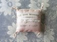 画像3: 19世紀末 アンティーク  シルク製 ボンマルシェの小さなクッション 淡いピンク   - AU BON MARCHE - (3)
