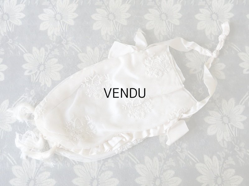 画像10: アンティーク 硝子の蓋のショーケース入り コミュニオンのヘッドリース & オモニエール & ハンカチ プレザントワール