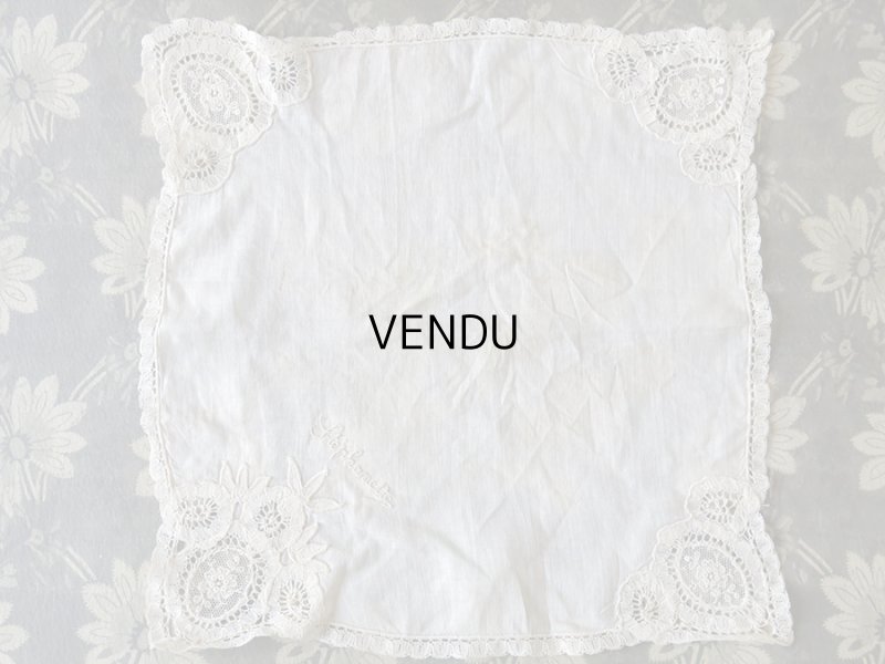 画像12: アンティーク 硝子の蓋のショーケース入り コミュニオンのヘッドリース & オモニエール & ハンカチ プレザントワール