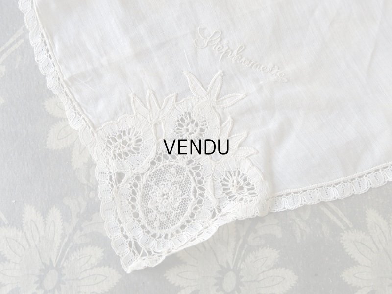 画像13: アンティーク 硝子の蓋のショーケース入り コミュニオンのヘッドリース & オモニエール & ハンカチ プレザントワール