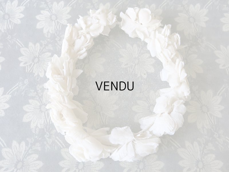 画像11: アンティーク 硝子の蓋のショーケース入り コミュニオンのヘッドリース & オモニエール & ハンカチ プレザントワール