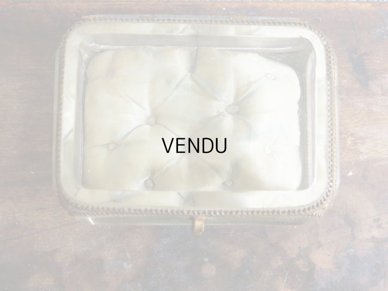 画像9: 19世紀 アンティーク 大きなジュエリーボックス 淡いブルーのクッション