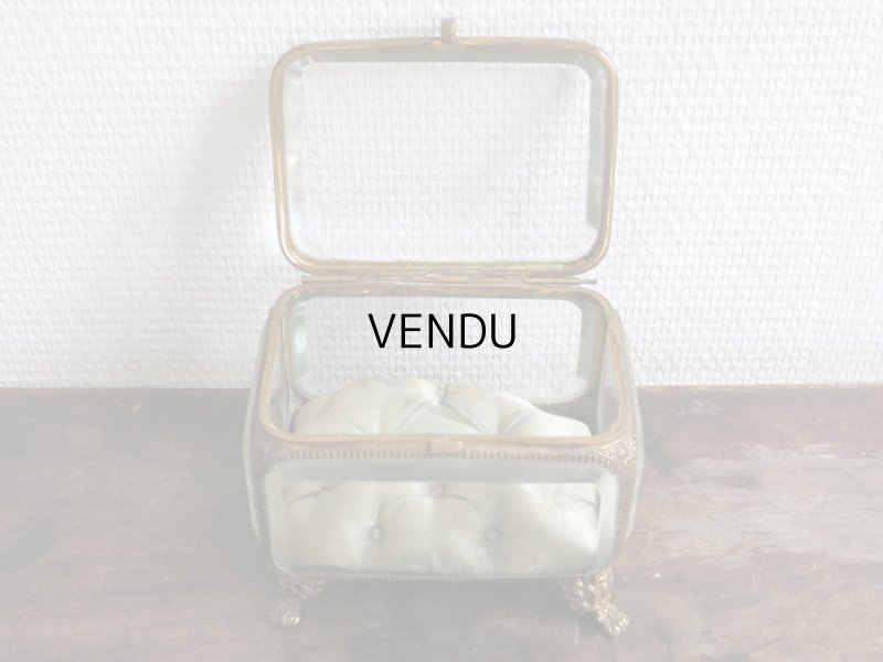 画像10: 19世紀 アンティーク 大きなジュエリーボックス 淡いブルーのクッション