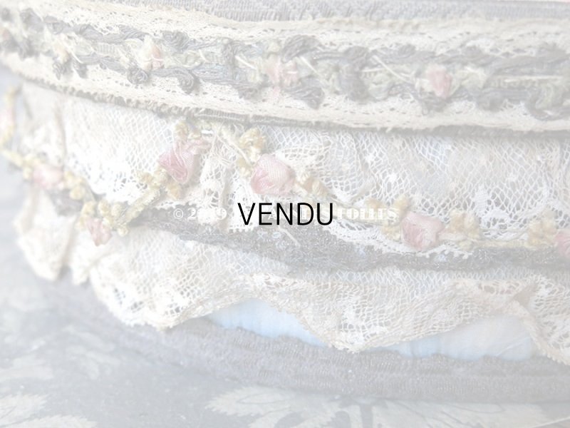 画像12: 1900年代 アンティーク 薔薇のロココトリム＆レースの装飾 ガラスの蓋の小物入れ　オールドローズ