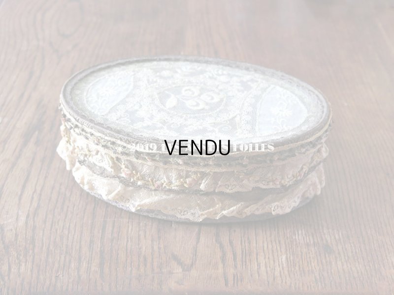 画像3: 1900年代 アンティーク 薔薇のロココトリム＆レースの装飾 ガラスの蓋の小物入れ　オールドローズ