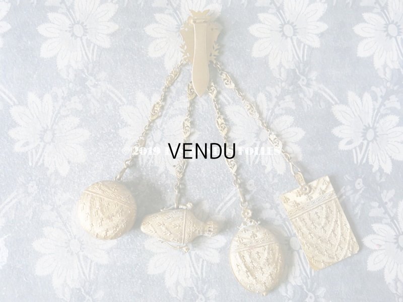 画像19: 19世紀 アンティーク シャトレーヌ ナポレオンの蜜蜂の紋章 & エルミンの紋章 CHATELAINE POMPONNE