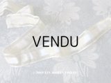 アンティーク  シルク & メタル製 淡いオリーブグリーンのベルベットリボン 金糸の縁取り 1.45m