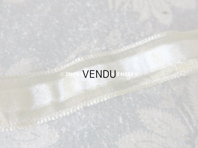 画像2: アンティーク  シルク & メタル製 淡いオリーブグリーンのベルベットリボン 金糸の縁取り 1.45m