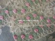 画像2: 1930年代 アンティーク レースサンプル　ピンクの薔薇刺繍入り 幅広 (2)
