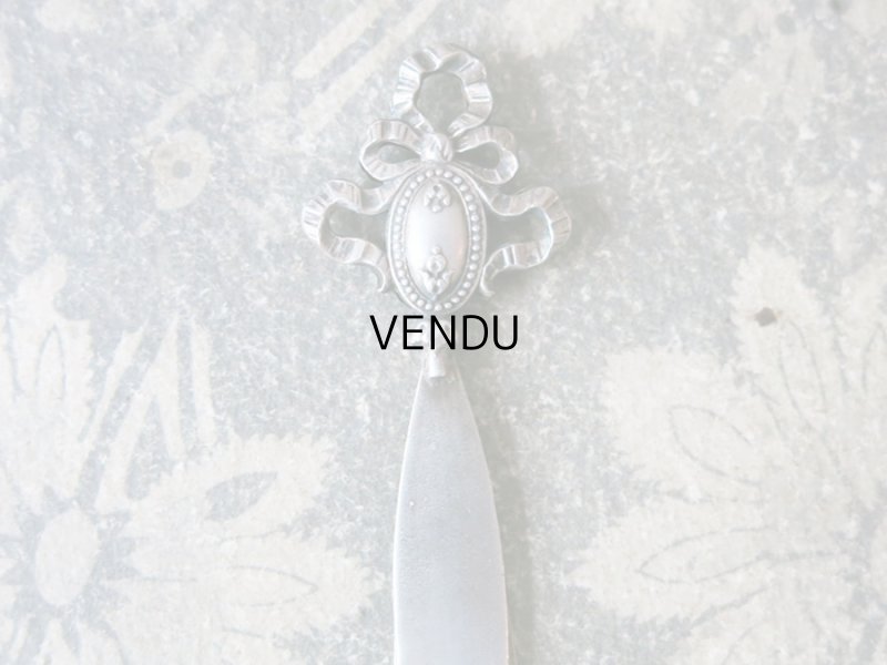 画像15: アンティーク レタリングセット リボンが結ばれたメダイヨン ペン軸 & ブックマーク・レターオープナー & シーリングスタンプ