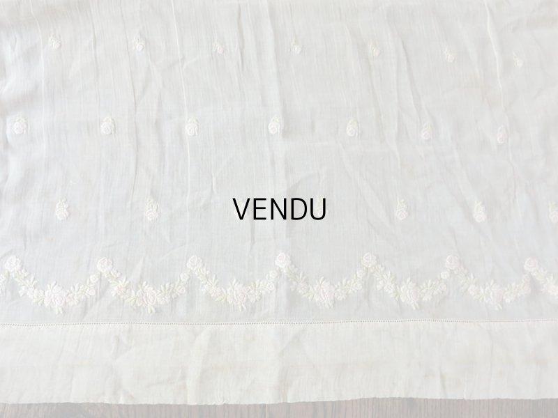 画像3: 1900年代 アンティーク  ドレスの裾  淡いピンクの薔薇の刺繍入り