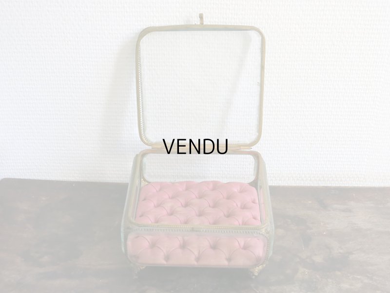 画像3: 19世紀 アンティーク 大きなジュエリーボックス　ロカイユ装飾の脚 スモーキーレッドのシルクサテンのクッション