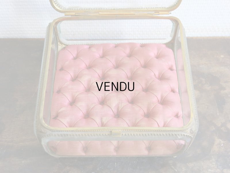 画像4: 19世紀 アンティーク 大きなジュエリーボックス　ロカイユ装飾の脚 スモーキーレッドのシルクサテンのクッション