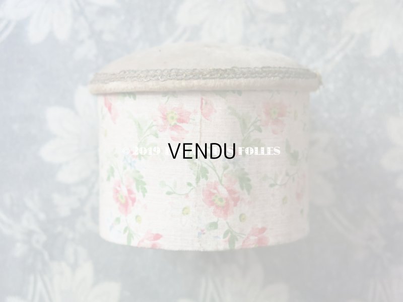 画像4: アンティーク ピンクッション型 【 マルキーズ・ ドゥ・セヴィニエ 】 のお菓子箱 - MARQUISE DE SEVIGNE PARIS -