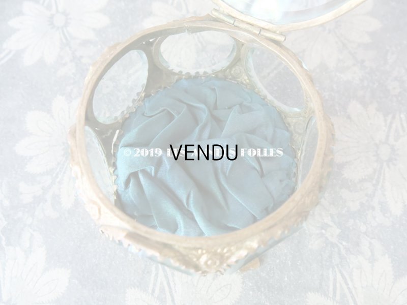 画像8: アンティーク 7角形のジュエリーボックス スモーキーブルー・グリーンのシルク製クッション