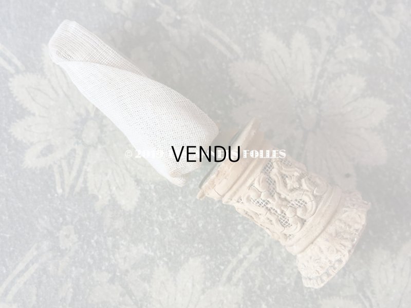 画像3: 19世紀初頭 アンティーク コミュニオンの少女の人形 テラコッタ製 コミュニオンのドレスを着た少女