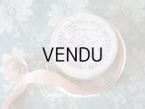 アンティーク シルク製 リボン ベビーピンク 薔薇の花かご 2.65m COMPTOIR DES RUBANS - GRANDS MAGASINS DU PRINTEMPS -