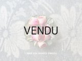 アンティーク 赤紫の薔薇のロココモチーフ 