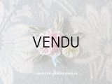 アンティーク ピンクの薔薇のと小さな花のロココモチーフ 