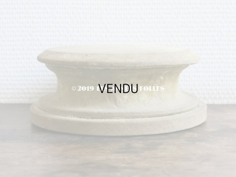 画像7: アンティーク ベルベットの台座 オリーブグリーン　ラウンド型　オリジナルラベル付