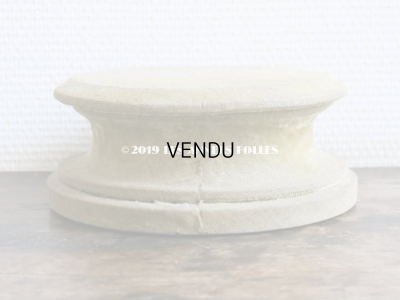 画像5: アンティーク ベルベットの台座 オリーブグリーン　ラウンド型　オリジナルラベル付