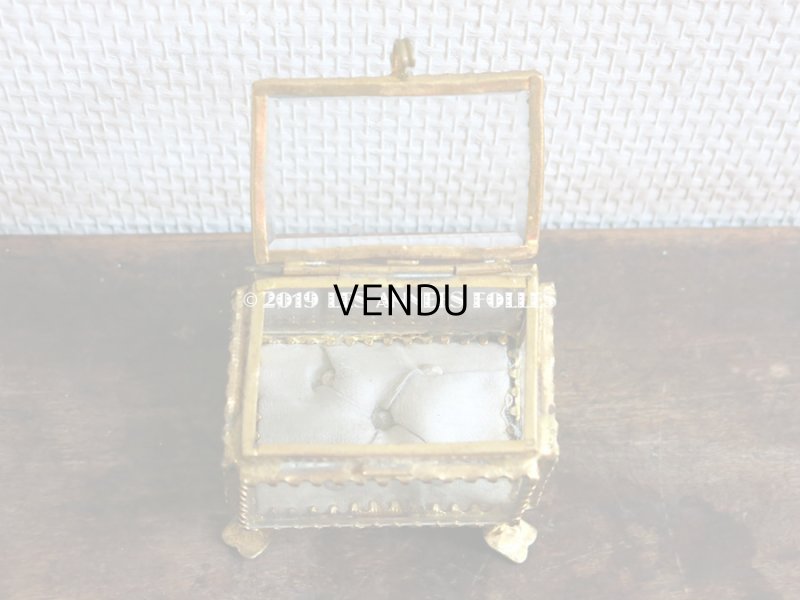 画像6: アンティーク 小さなジュエリーボックス パウダーブルーのクッション