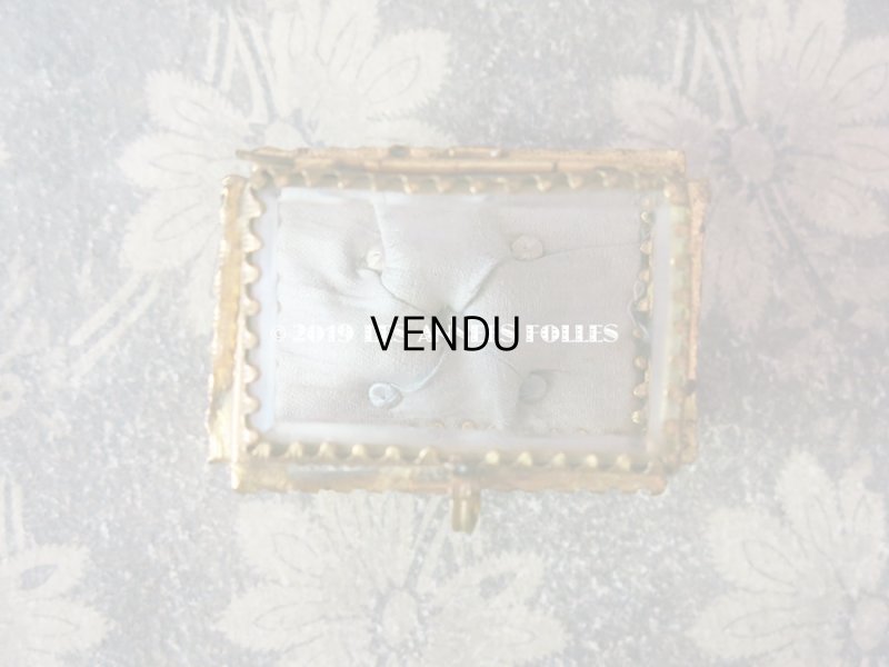 画像7: アンティーク 小さなジュエリーボックス パウダーブルーのクッション