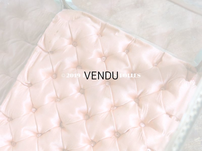 画像14: ＊蚤の市＊19世紀 アンティーク 大きなコフレ グローブ・ド・マリエ　ロカイユ装飾の脚 ピンクのシルクサテンのクッション