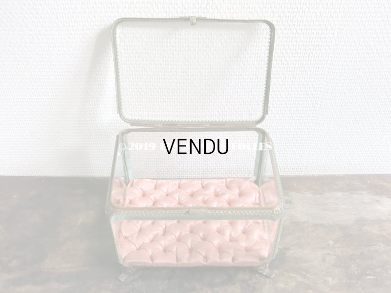 画像11: ＊蚤の市＊19世紀 アンティーク 大きなコフレ グローブ・ド・マリエ　ロカイユ装飾の脚 ピンクのシルクサテンのクッション