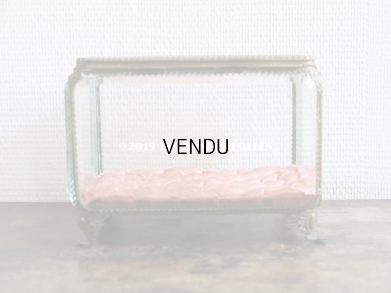 画像17: ＊蚤の市＊19世紀 アンティーク 大きなコフレ グローブ・ド・マリエ　ロカイユ装飾の脚 ピンクのシルクサテンのクッション