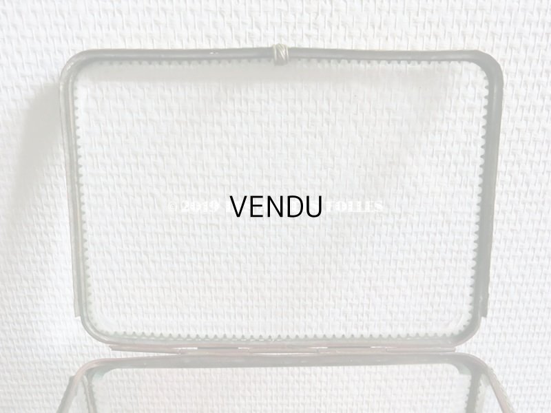 画像12: ＊蚤の市＊19世紀 アンティーク 大きなコフレ グローブ・ド・マリエ　ロカイユ装飾の脚 ピンクのシルクサテンのクッション