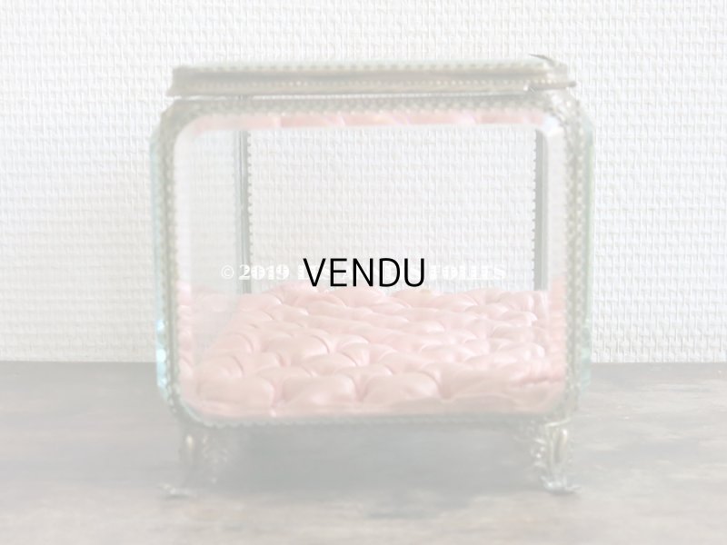 画像18: ＊蚤の市＊19世紀 アンティーク 大きなコフレ グローブ・ド・マリエ　ロカイユ装飾の脚 ピンクのシルクサテンのクッション