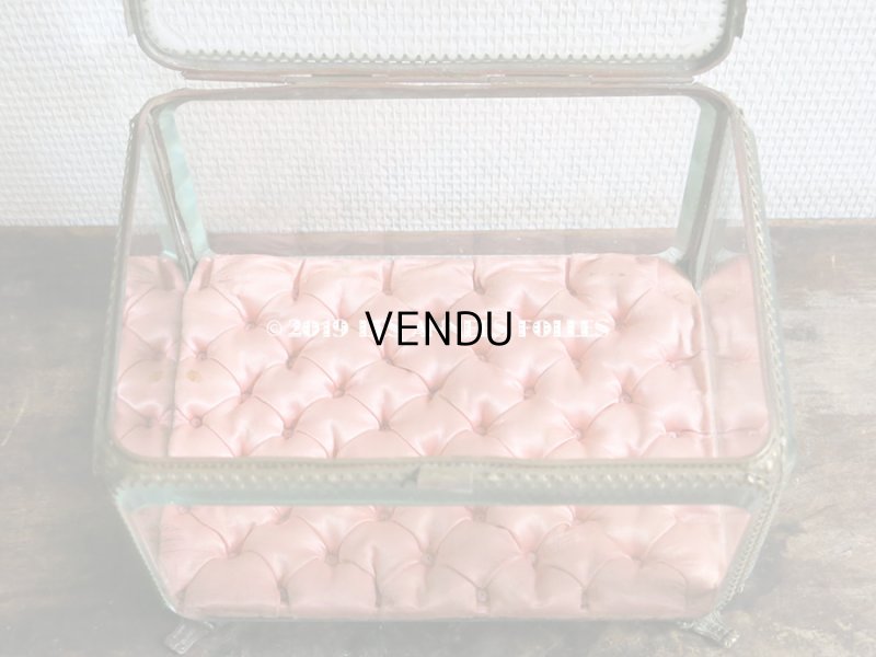 画像13: ＊蚤の市＊19世紀 アンティーク 大きなコフレ グローブ・ド・マリエ　ロカイユ装飾の脚 ピンクのシルクサテンのクッション