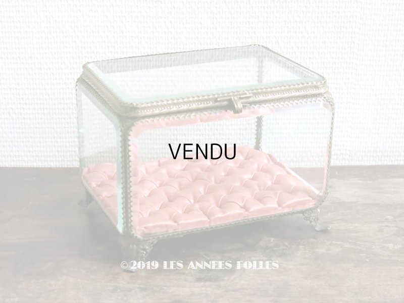 画像6: ＊蚤の市＊19世紀 アンティーク 大きなコフレ グローブ・ド・マリエ　ロカイユ装飾の脚 ピンクのシルクサテンのクッション