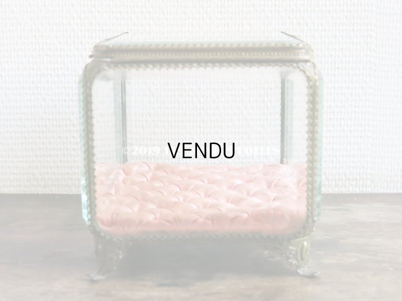 画像19: ＊蚤の市＊19世紀 アンティーク 大きなコフレ グローブ・ド・マリエ　ロカイユ装飾の脚 ピンクのシルクサテンのクッション