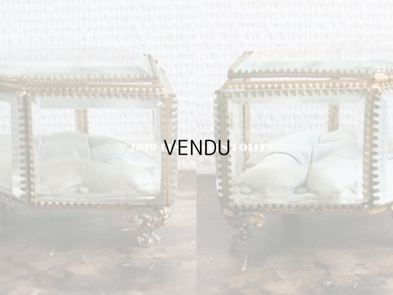 画像10: 19世紀 アンティーク 大きなジュエリーボックス 6角形 淡いブルーのクッション