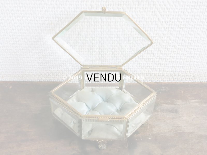 画像4: 19世紀 アンティーク 大きなジュエリーボックス 6角形 淡いブルーのクッション