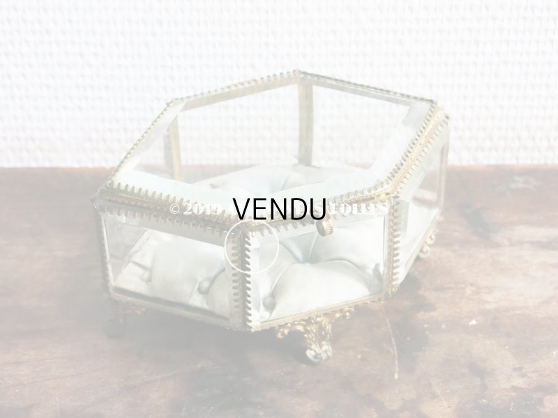 画像3: 19世紀 アンティーク 大きなジュエリーボックス 6角形 淡いブルーのクッション