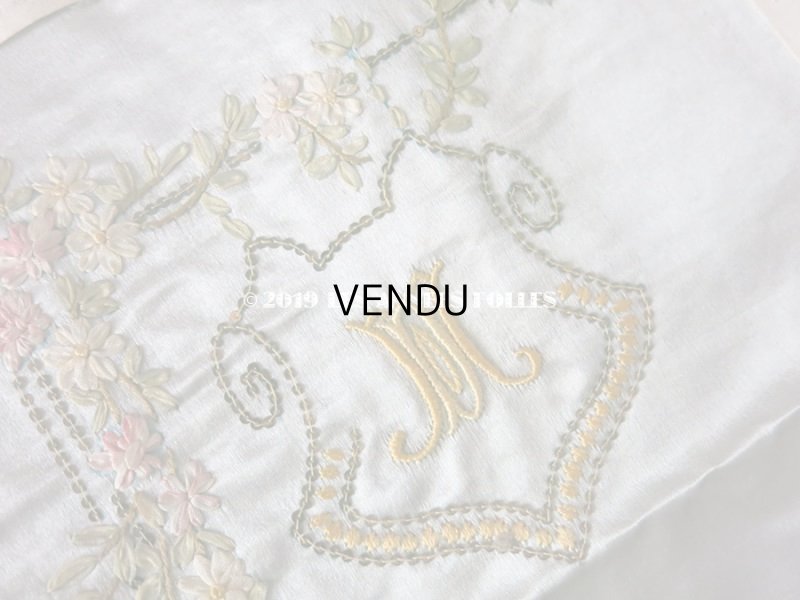 画像3: アンティーク リボン刺繍のパネル イニシャル入り シルクサテンのファブリック 