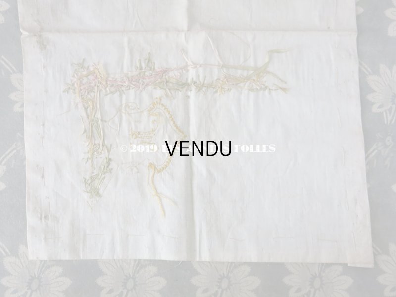画像8: アンティーク リボン刺繍のパネル イニシャル入り シルクサテンのファブリック 