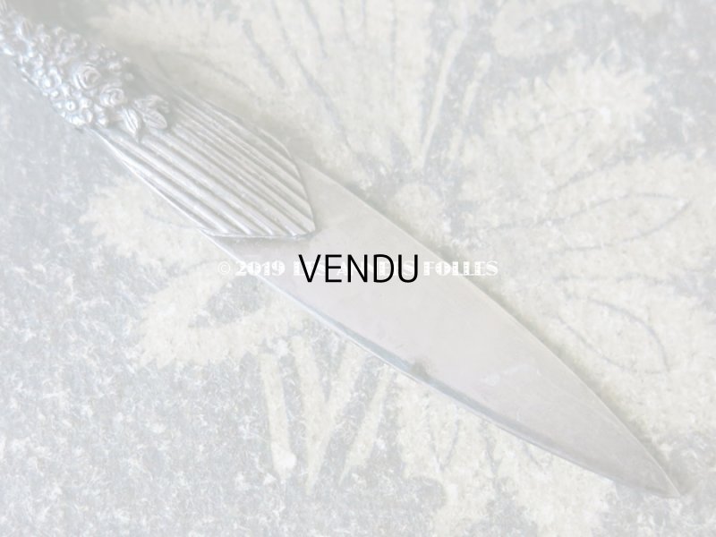 画像9: 1900年代 アンティーク シーリングスタンプ & ブックマーク・ペーパーカッターのセット リボンと花のガーランド　