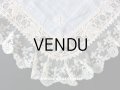  19世紀 アンティーク  結婚式のハンカチ リーフ柄＆モノグラム【LR】 のホワイトワーク & 手編みのヴァランシエンヌレース