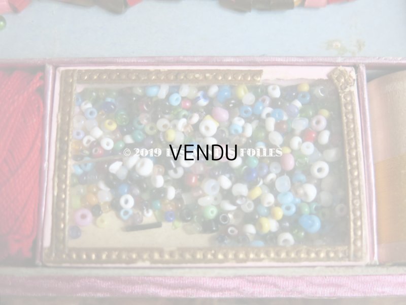 画像8: 1900年代 アンティーク ビーズ入り木箱 淡いピンクの小さな薔薇模様  PERLES 子供用玩具