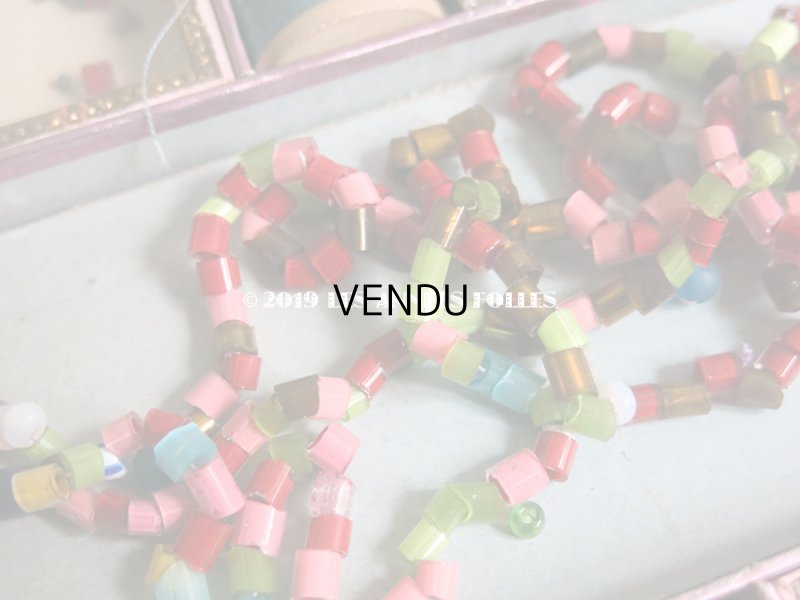 画像6: 1900年代 アンティーク ビーズ入り木箱 淡いピンクの小さな薔薇模様  PERLES 子供用玩具