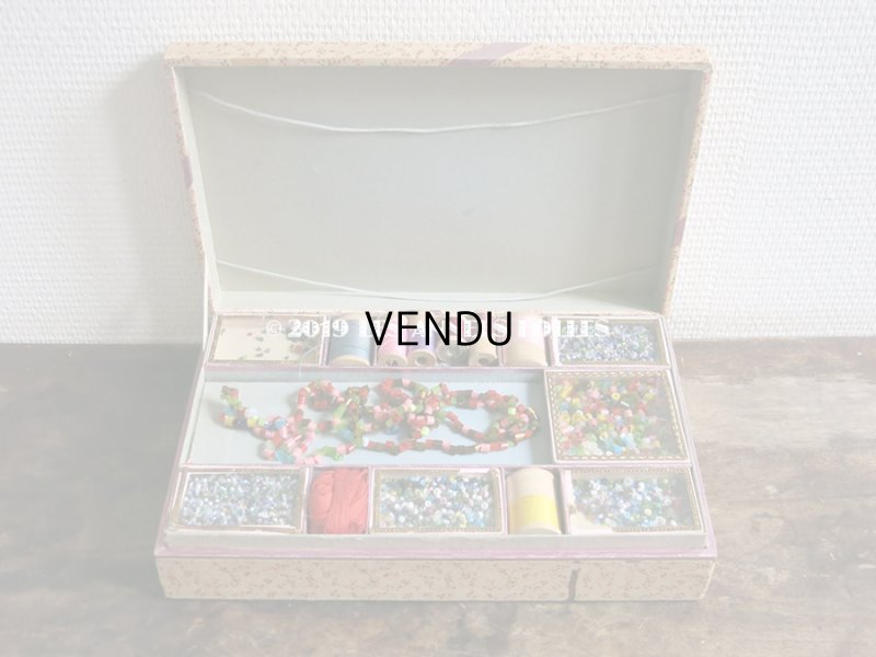 画像4: 1900年代 アンティーク ビーズ入り木箱 淡いピンクの小さな薔薇模様  PERLES 子供用玩具