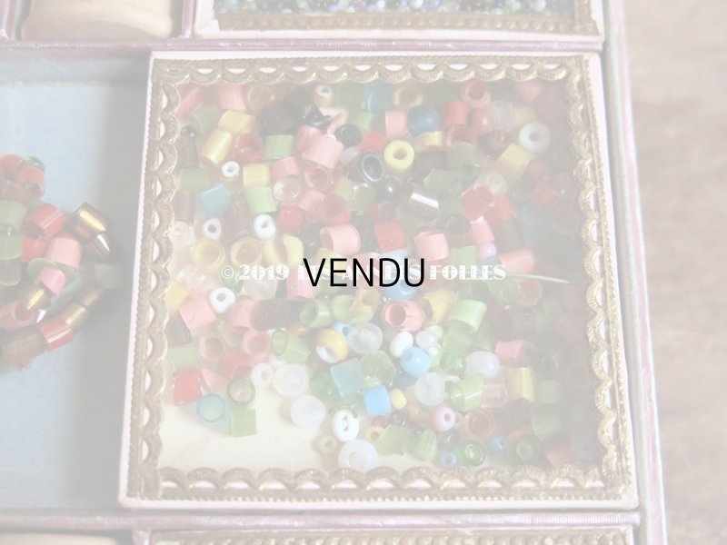 画像7: 1900年代 アンティーク ビーズ入り木箱 淡いピンクの小さな薔薇模様  PERLES 子供用玩具