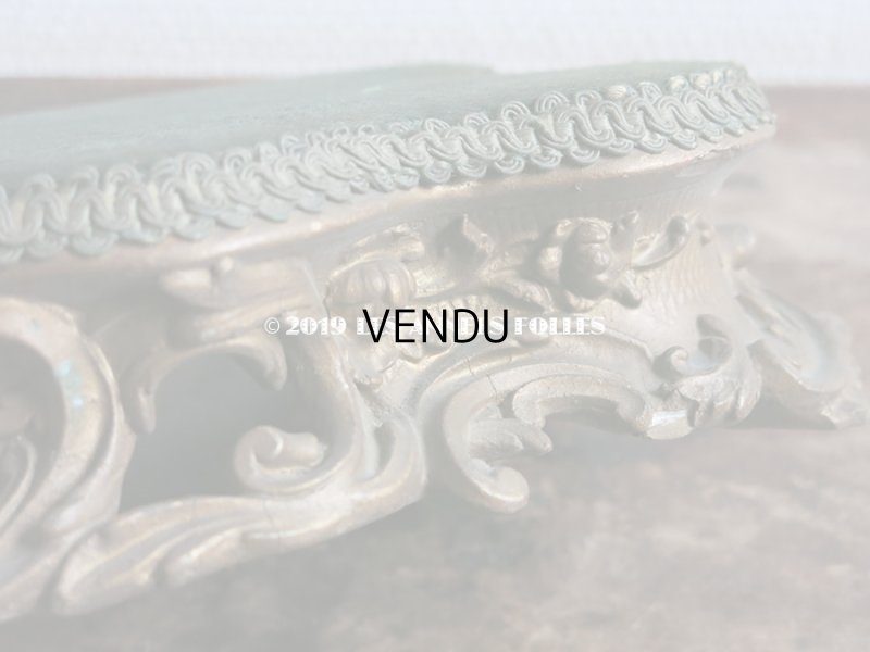 画像9: 19世紀末 アンティーク ロカイユ装飾の台座 グリーンのベルベット　(721)