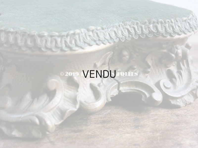 画像7: 19世紀末 アンティーク ロカイユ装飾の台座 グリーンのベルベット　(721)